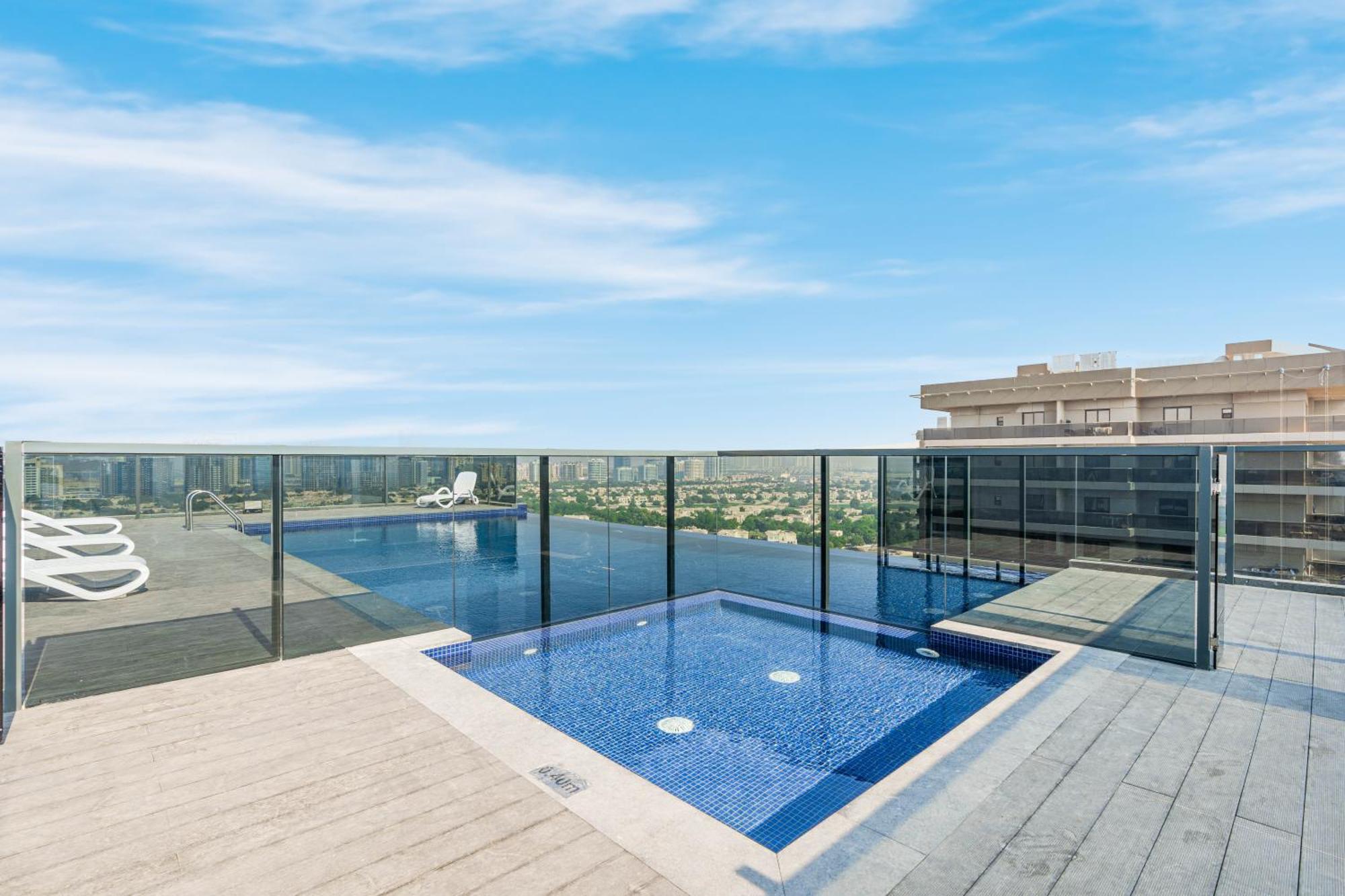 Modern Home In Sports City With Rooftop Pool Dubai Exterior foto