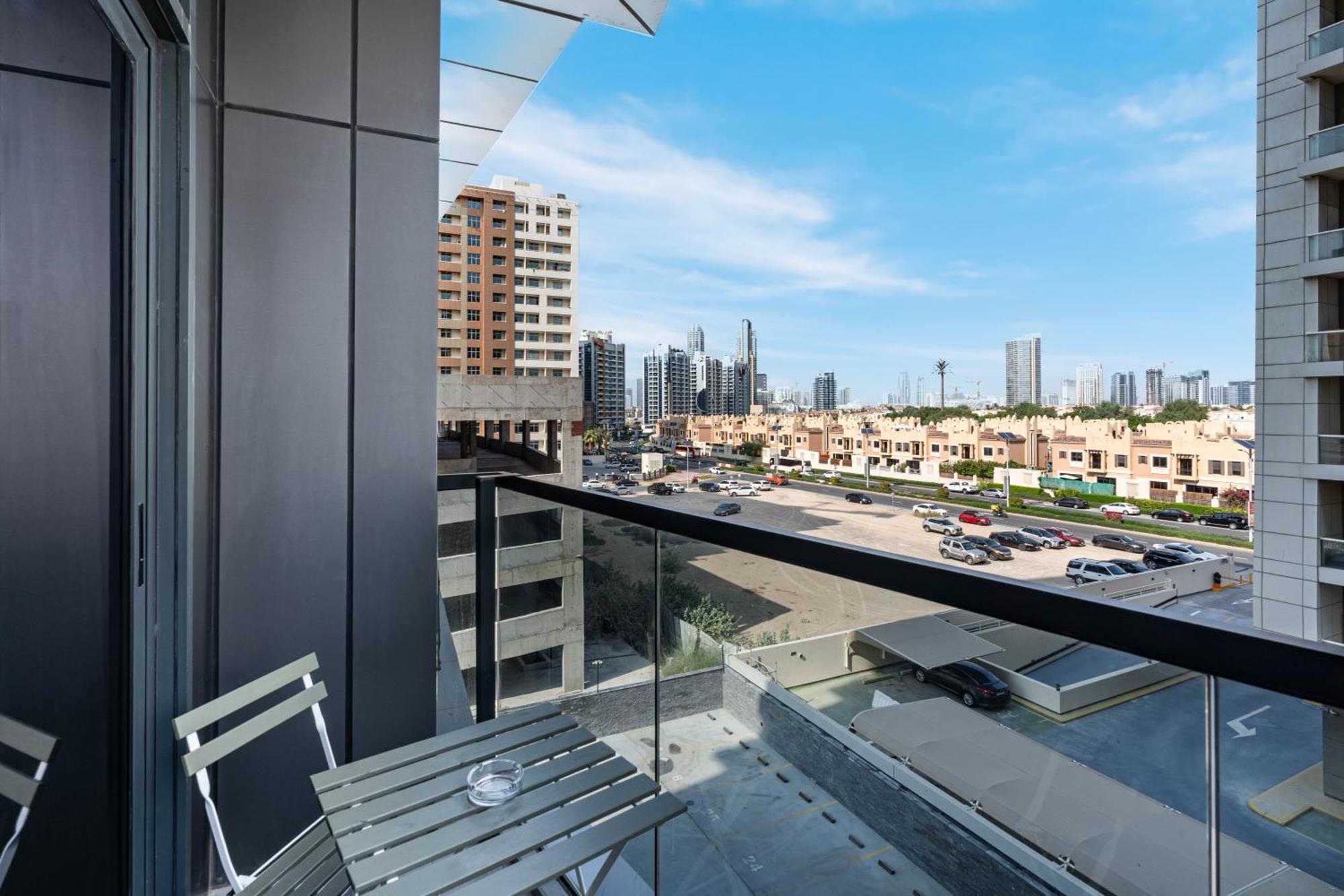 Modern Home In Sports City With Rooftop Pool Dubai Exterior foto
